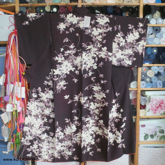 Blumen auf aubergine Tsumugi Seiden Homongi Kimono