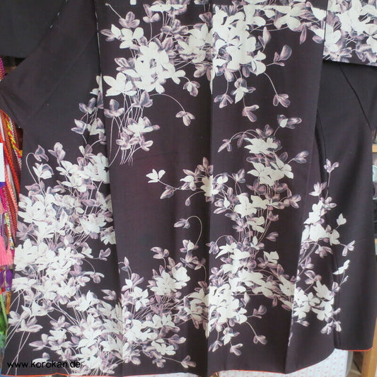 Blumen auf aubergine Tsumugi Seiden Homongi Kimono