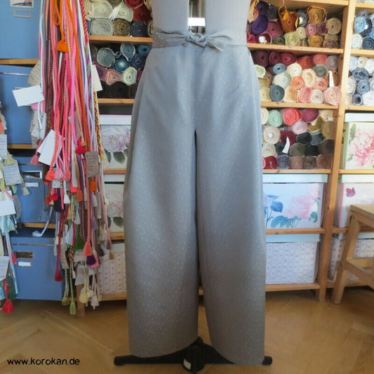 Hakama artige Hose, grauer Seidenjacquard mit kleinen Rechtecken