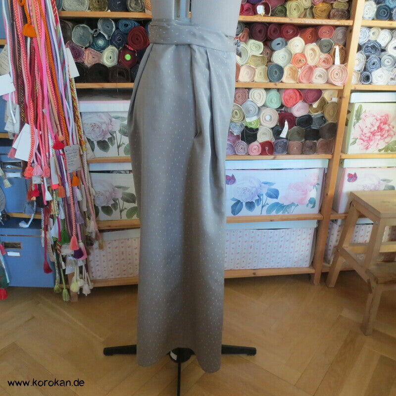 Hakama artige Hose, grauer Seidenjacquard mit kleinen Rechtecken