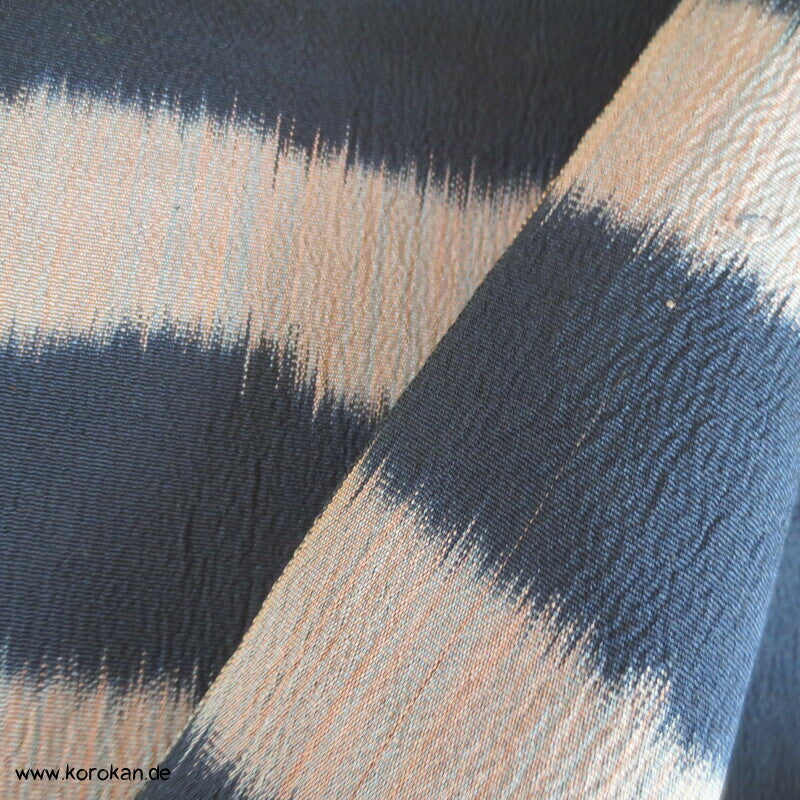 Kasuri Streifen, Ikat Technik Kimono Seidencrepe