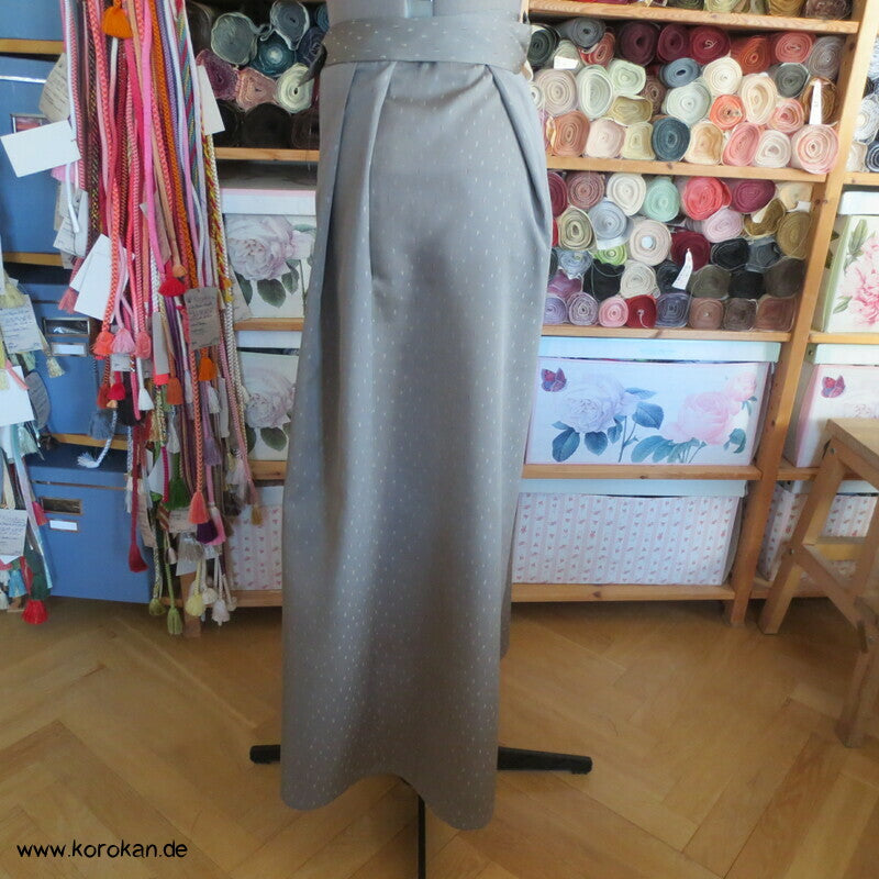 Hakama artige Hose, grauer Seidenjacquard mit kleinen Rechtecken