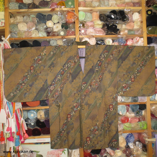feine Blumen Diagonal Dochugi Kimonojacke