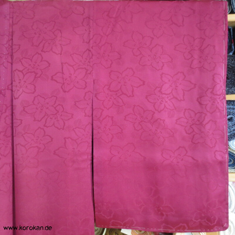 antiker Irotomesode Seiden Kimono mit Kusudama Blumenkugeln