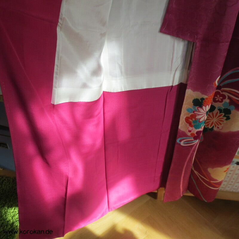 antiker Irotomesode Seiden Kimono mit Kusudama Blumenkugeln