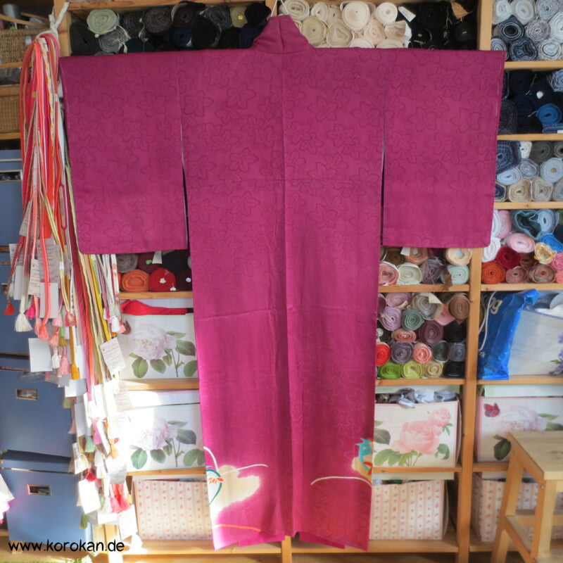 antiker Irotomesode Seiden Kimono mit Kusudama Blumenkugeln