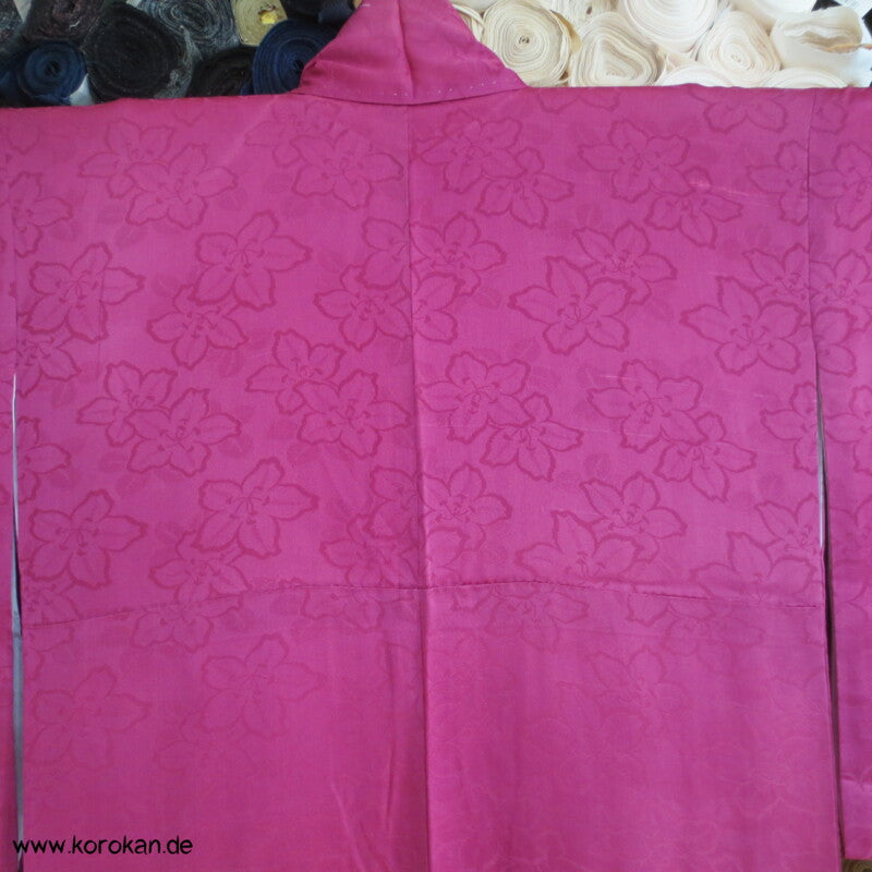 antiker Irotomesode Seiden Kimono mit Kusudama Blumenkugeln