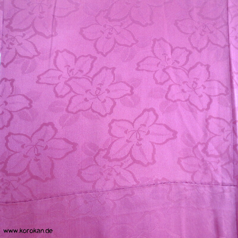 antiker Irotomesode Seiden Kimono mit Kusudama Blumenkugeln