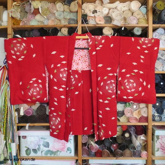 knallrote Sternpuschel Haori mit Gold und Silberaspekten