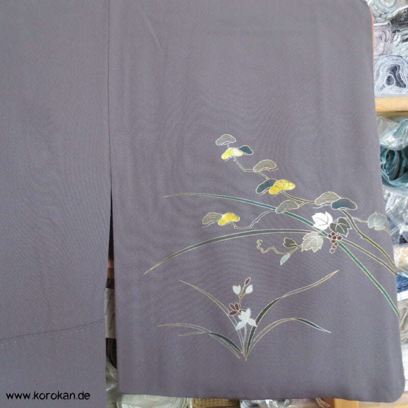 Homongi Seidencrepe Kimono goldenes Blättermuster auf grau