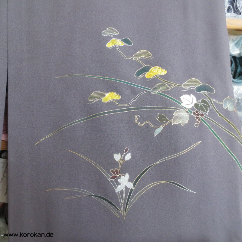 Homongi Seidencrepe Kimono goldenes Blättermuster auf grau