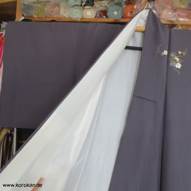 Homongi Seidencrepe Kimono goldenes Blättermuster auf grau