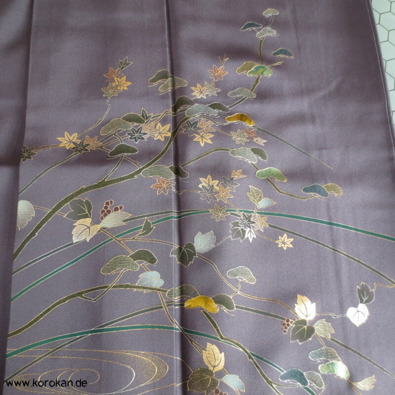 Homongi Seidencrepe Kimono goldenes Blättermuster auf grau
