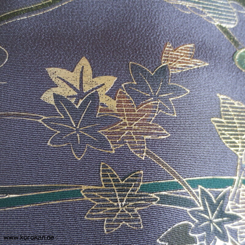 Homongi Seidencrepe Kimono goldenes Blättermuster auf grau