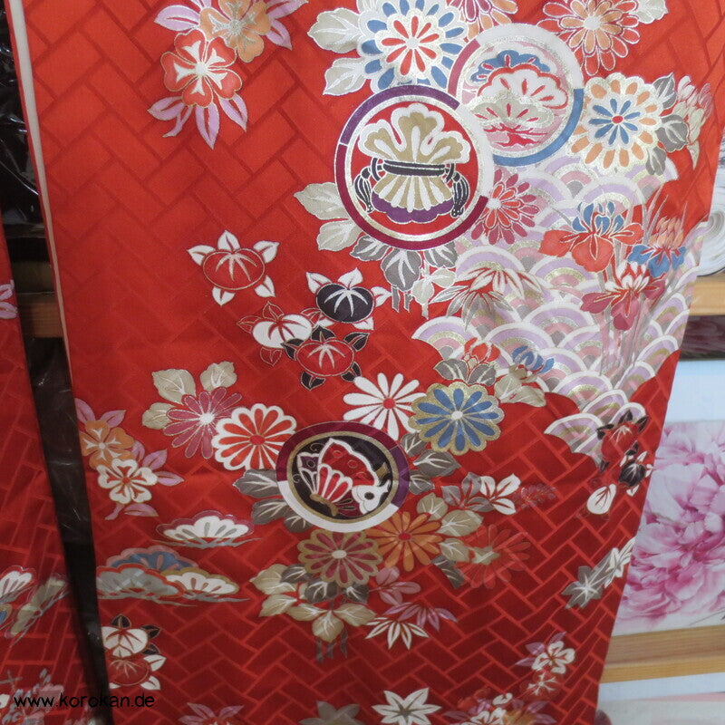 Blumen und Mon auf Higaki Rinzu Seiden Damast Furisode