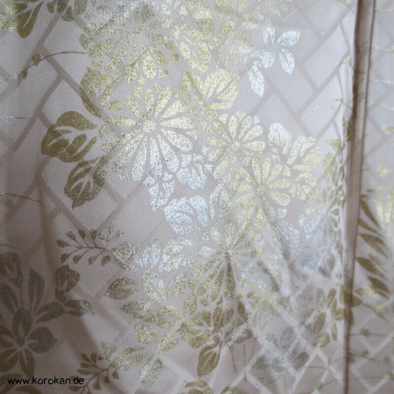 Blumen und Mon auf Higaki Rinzu Seiden Damast Furisode