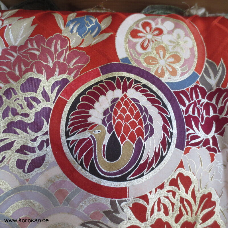Blumen und Mon auf Higaki Rinzu Seiden Damast Furisode
