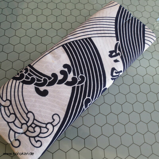Wellen und Kanji originalgehefteter Yukata Kimono Stoff