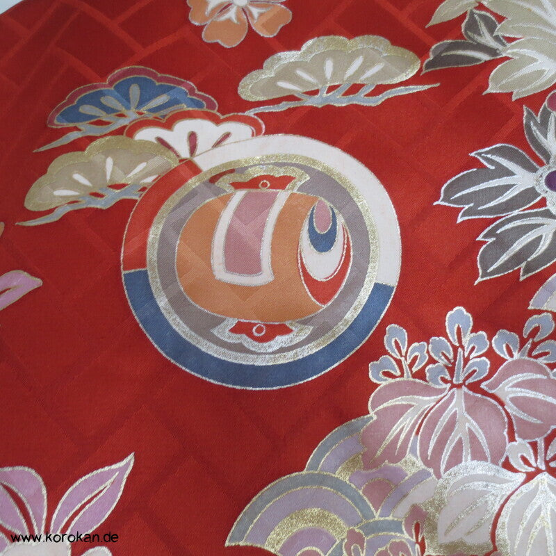 Blumen und Mon auf Higaki Rinzu Seiden Damast Furisode