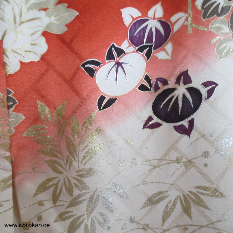Blumen und Mon auf Higaki Rinzu Seiden Damast Furisode