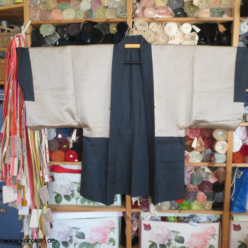 gewebter Tiger Futter, Haori Kimono Jacke - dunkelblaue Tsumugi Seide
