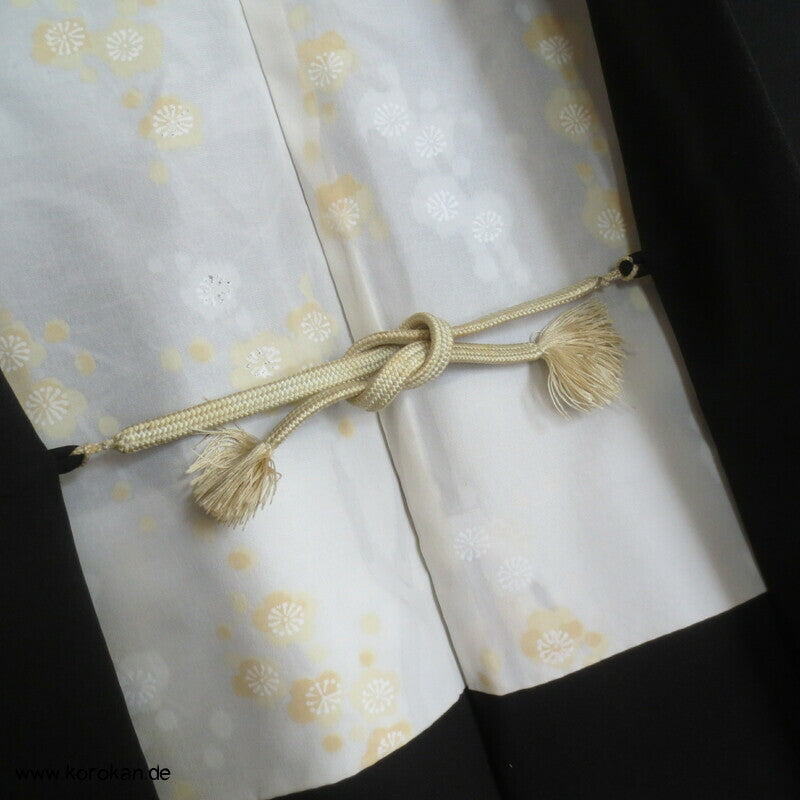 japanische Haori Kimono Jacke mit gemaltem Bambus auf schwarz