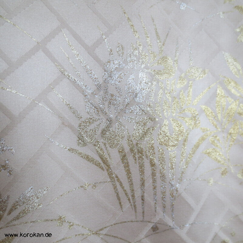 Blumen und Mon auf Higaki Rinzu Seiden Damast Furisode