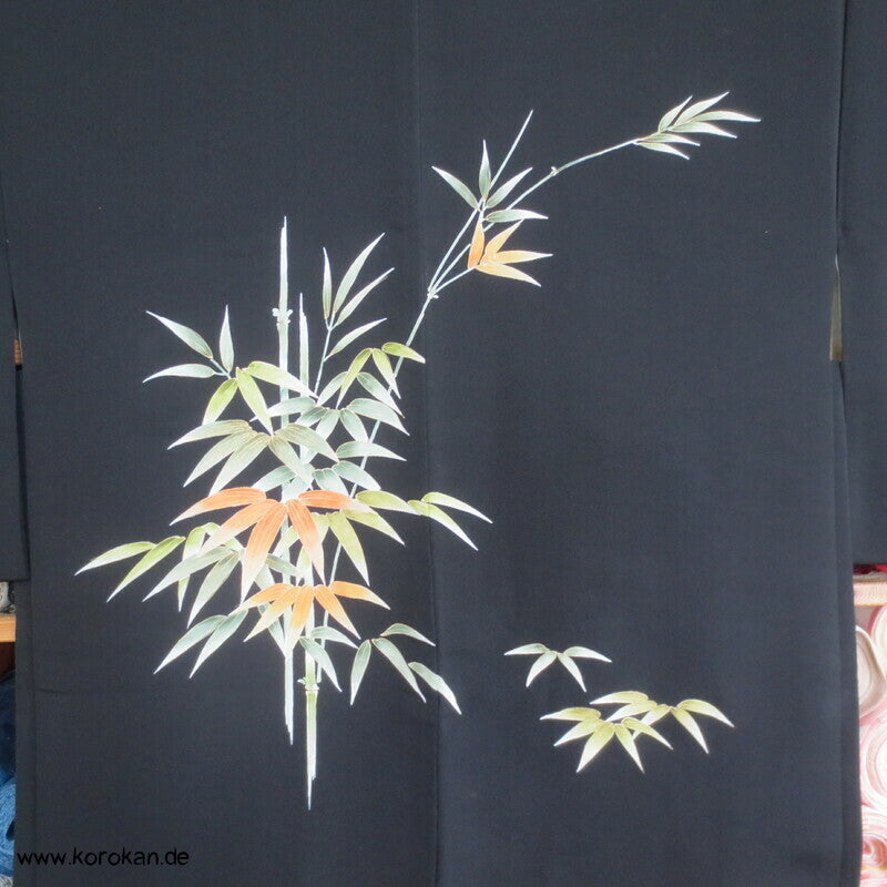 japanische Haori Kimono Jacke mit gemaltem Bambus auf schwarz