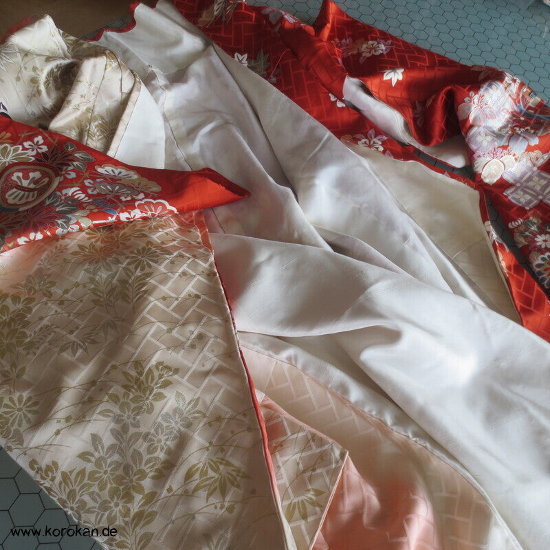 Blumen und Mon auf Higaki Rinzu Seiden Damast Furisode