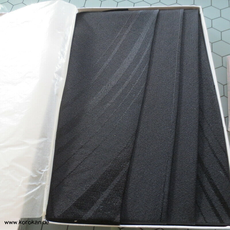 Takashimaya Box mit zwei schwarzen Obiage