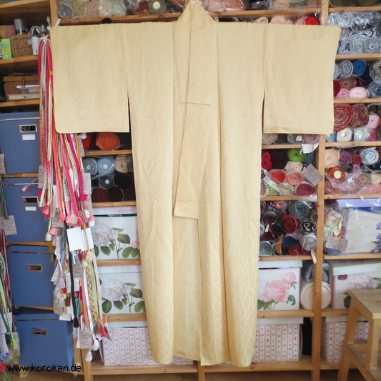 gewebtes Gräsermuster hellgelber Seidendamast Iromuji Hitoe Kimono