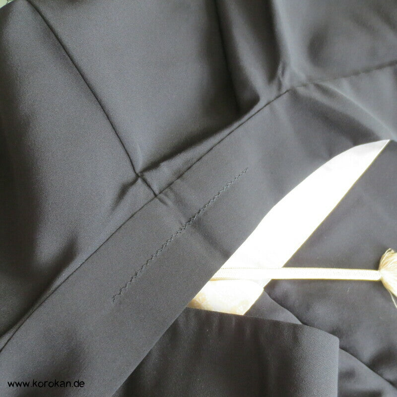japanische Haori Kimono Jacke mit gemaltem Bambus auf schwarz