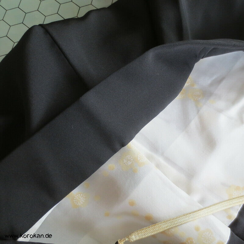 japanische Haori Kimono Jacke mit gemaltem Bambus auf schwarz