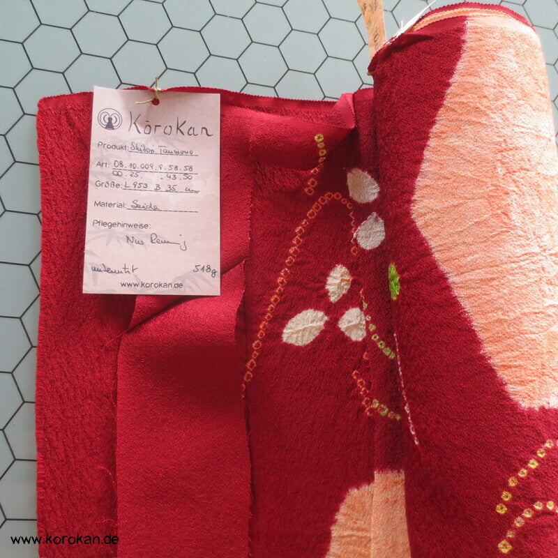 Shibori Sechsecke auf rotem Seidendamast Kimono Seide