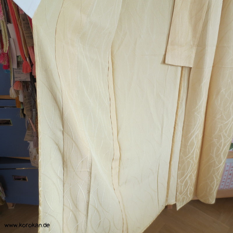gewebtes Gräsermuster hellgelber Seidendamast Iromuji Hitoe Kimono