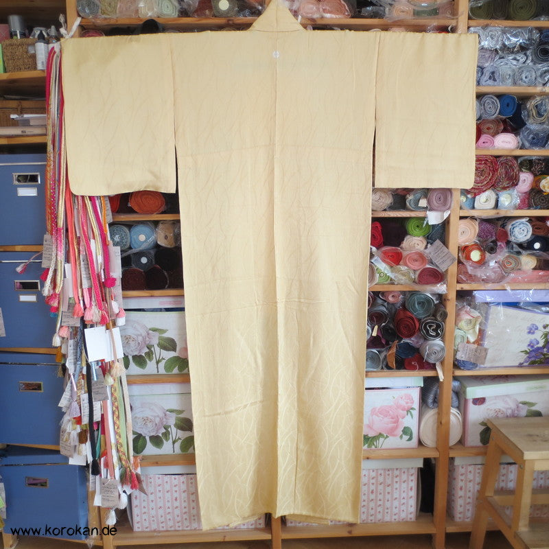 gewebtes Gräsermuster hellgelber Seidendamast Iromuji Hitoe Kimono