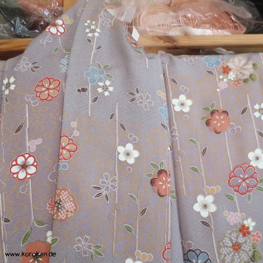 Sakura und Ume Blüten an Zweigen Komon Seiden Kimono