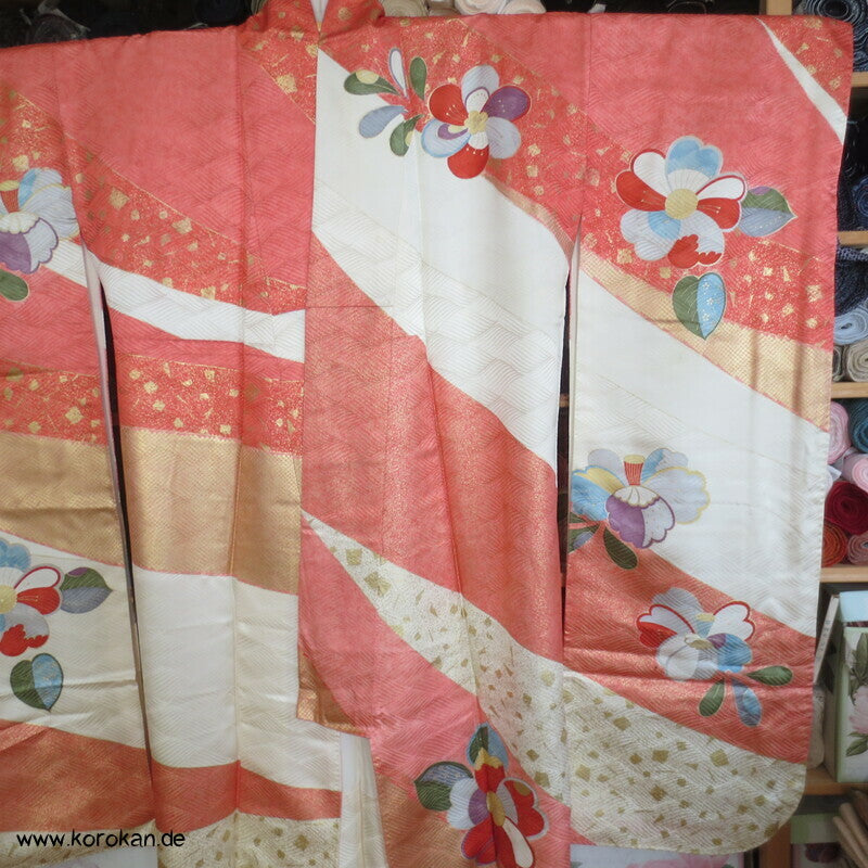 moderner japanischer Kamelien Furisode Seidendamast Kimono