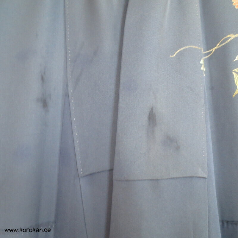 blaugrauer Seidencrepesatin Homongi Kimono, goldene Herbstblumen und -gräser
