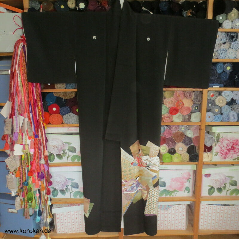 Junihitoe Hime und Verehrer Tomesode Kimono