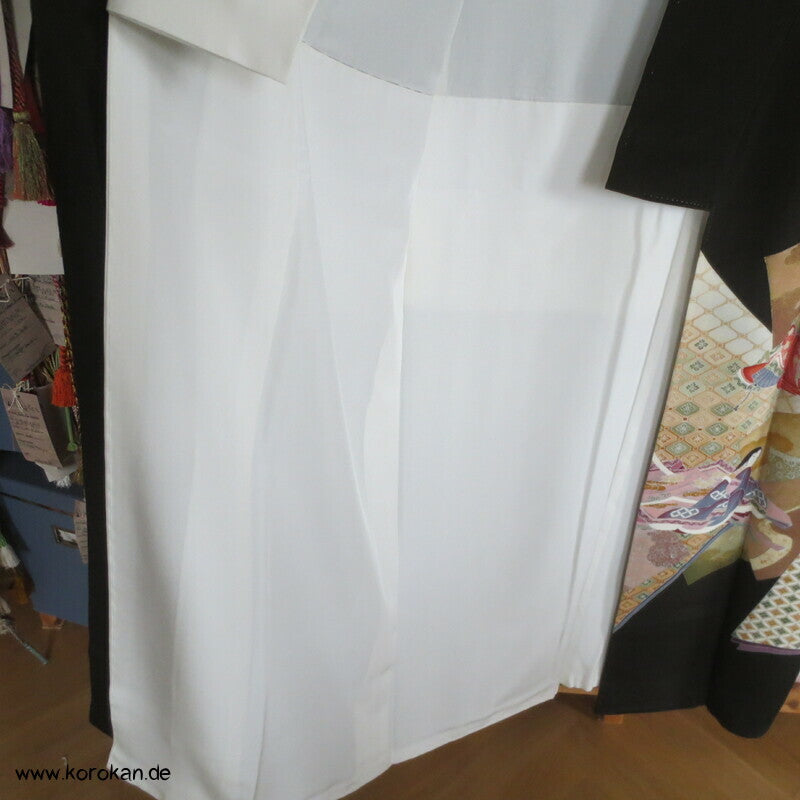 Junihitoe Hime und Verehrer Tomesode Kimono