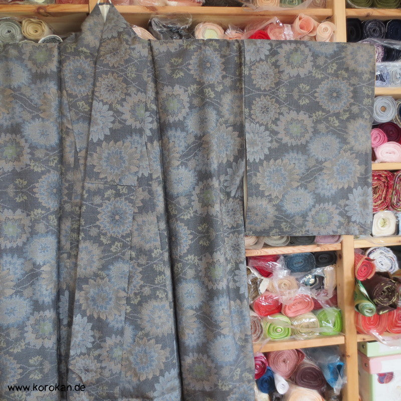 Kasuri Kiku Chrysanthemen Tsumugi Seiden Kimono