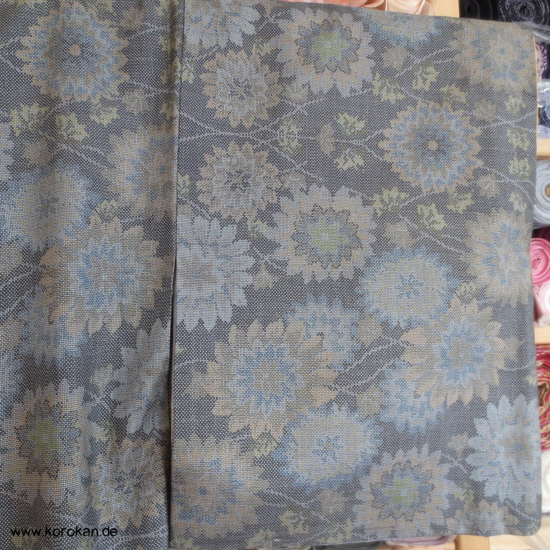 Kasuri Kiku Chrysanthemen Tsumugi Seiden Kimono