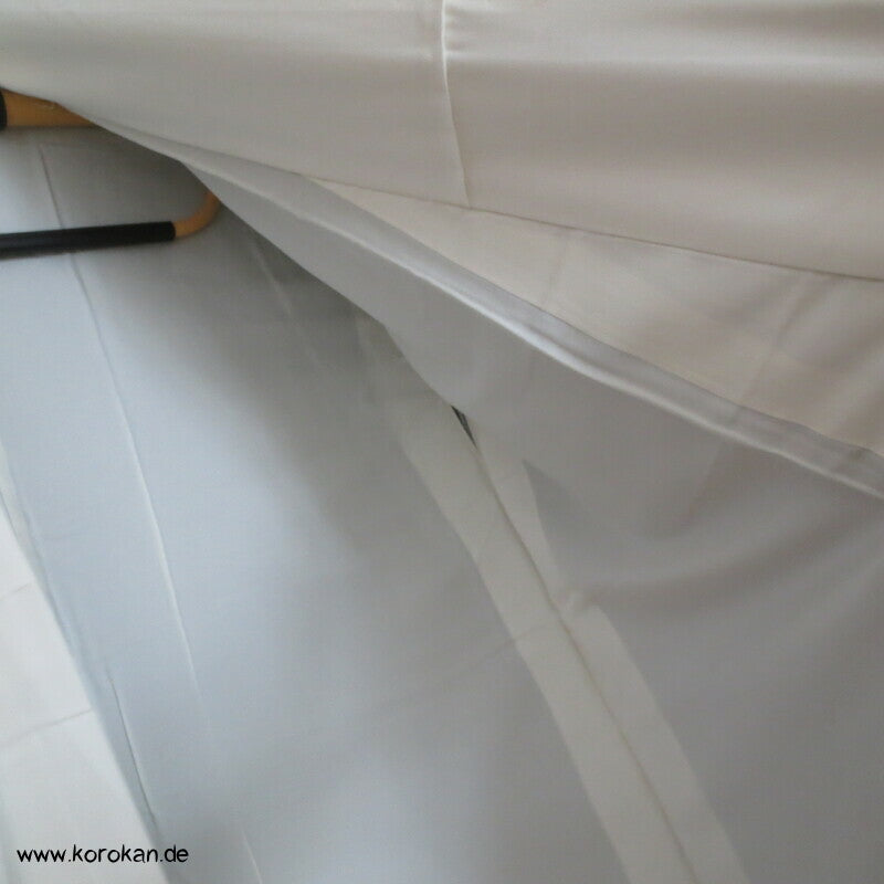 Junihitoe Hime und Verehrer Tomesode Kimono