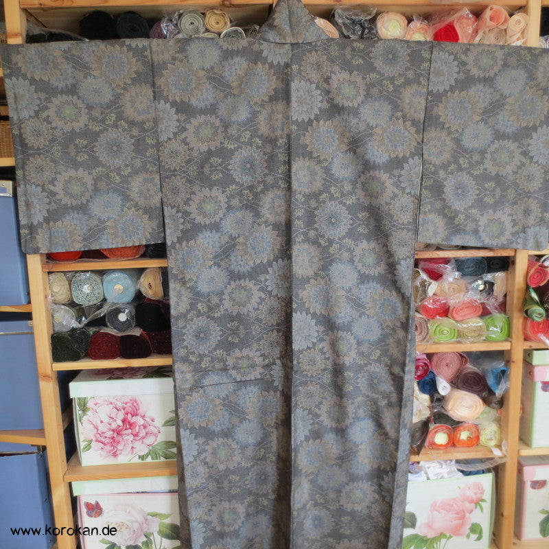 Kasuri Kiku Chrysanthemen Tsumugi Seiden Kimono