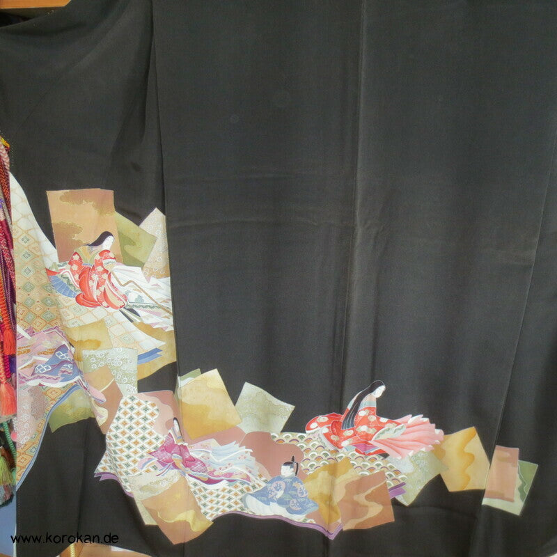 Junihitoe Hime und Verehrer Tomesode Kimono