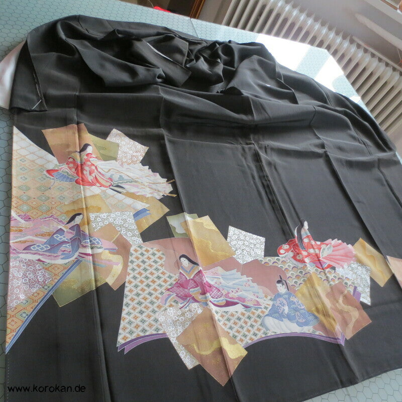 Junihitoe Hime und Verehrer Tomesode Kimono