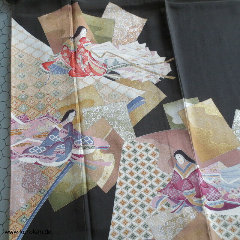 Junihitoe Hime und Verehrer Tomesode Kimono