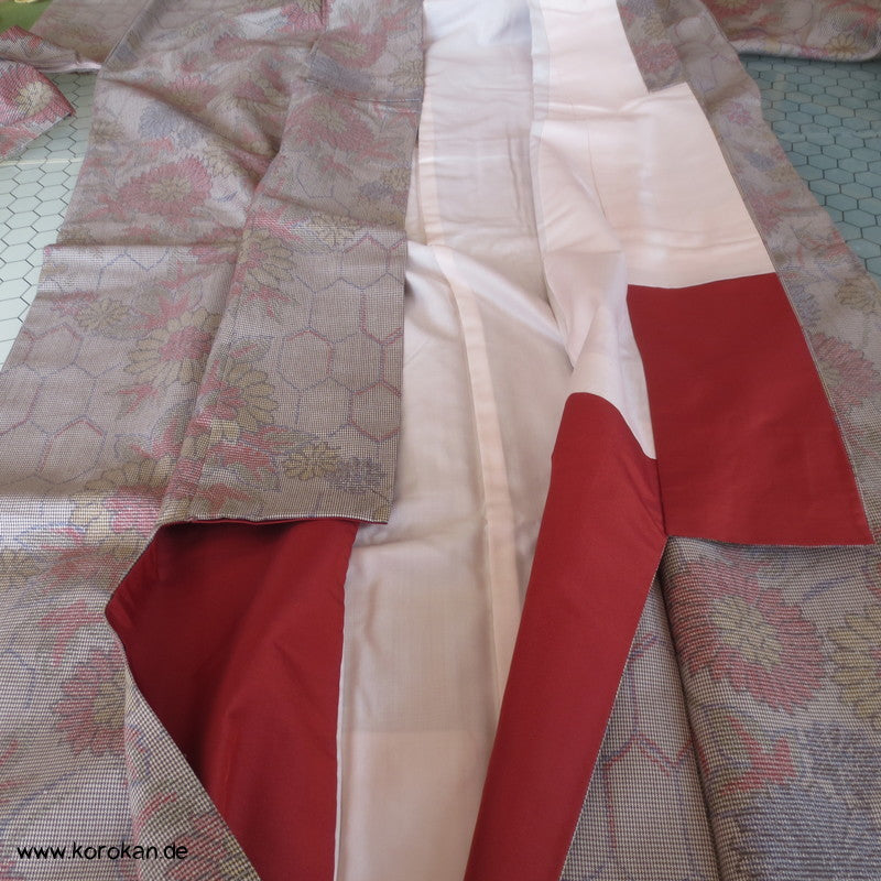Kiku und Kikko Kasuri Tsumugiseiden Kimono