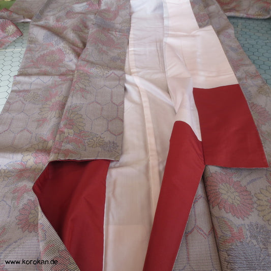 Kiku und Kikko Kasuri Tsumugiseiden Kimono